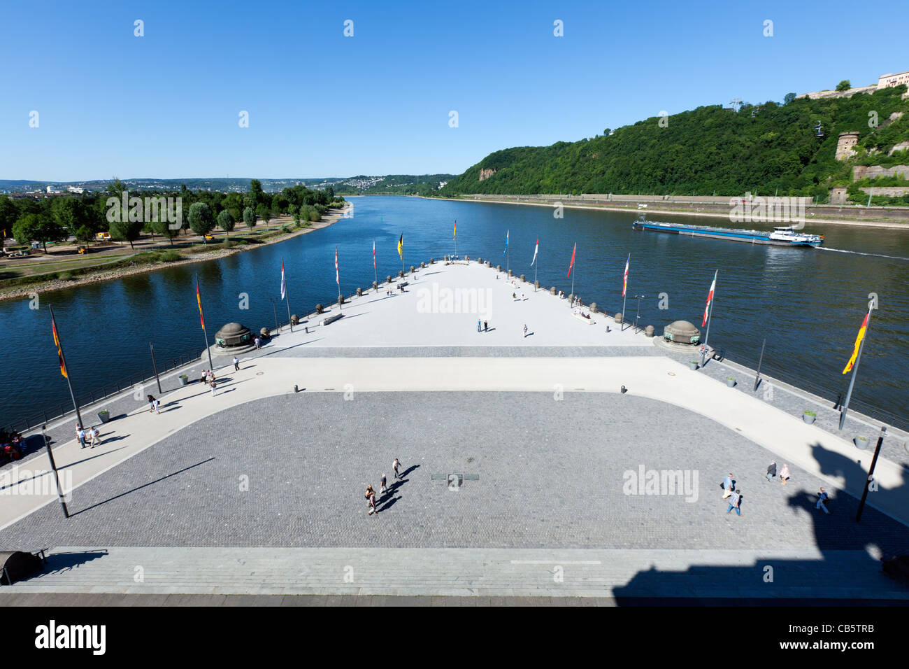 Un punto di osservazione ad uno dei più famosi e scenic parti del Reno, alla confluenza con il fiume Mosella a Koblenz Foto Stock