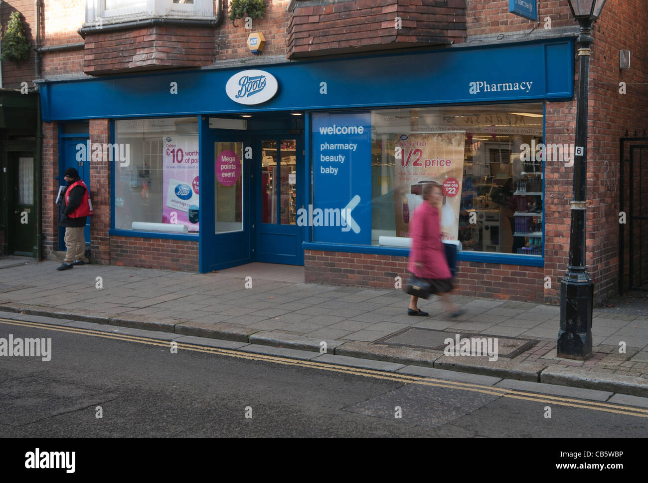 Stivali farmacia farmacia High Street Shop Negozi Shopfront England Regno Unito Foto Stock