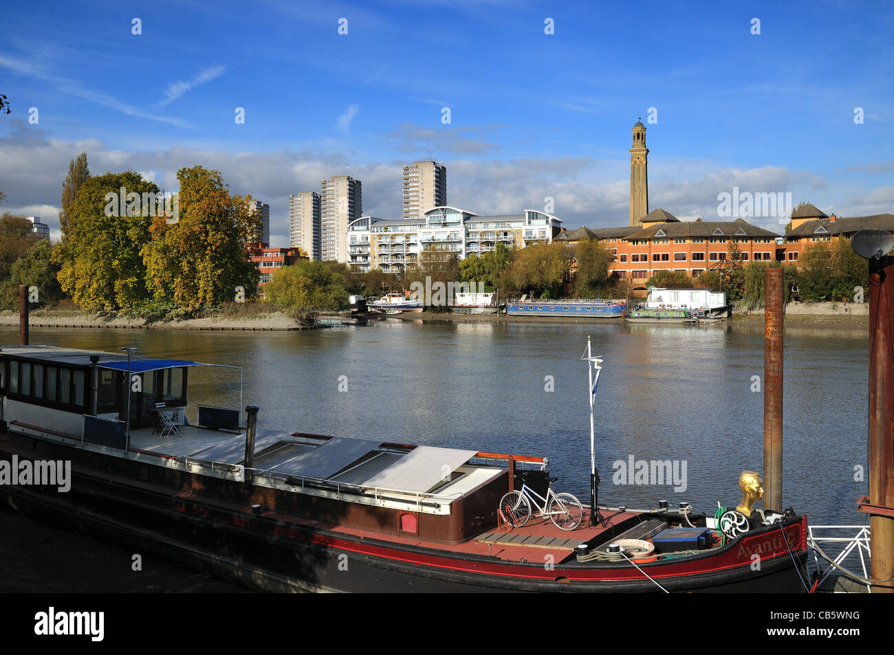 Il fiume Tamigi a Brentford ,West London Inghilterra England Regno Unito Foto Stock