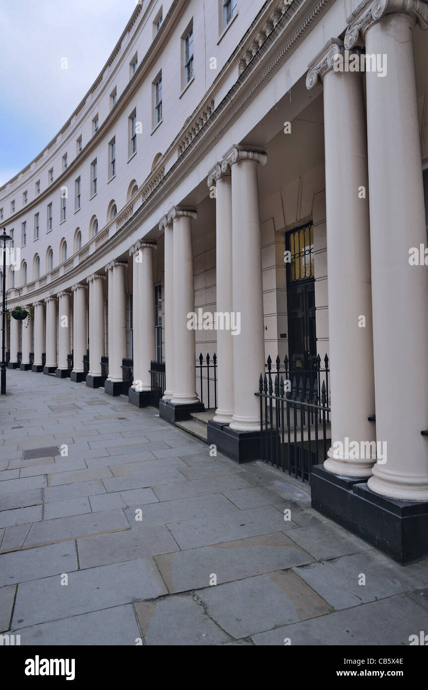 Londra: colonnato semicircolare case si trova su Park Crescent, Londra Foto Stock