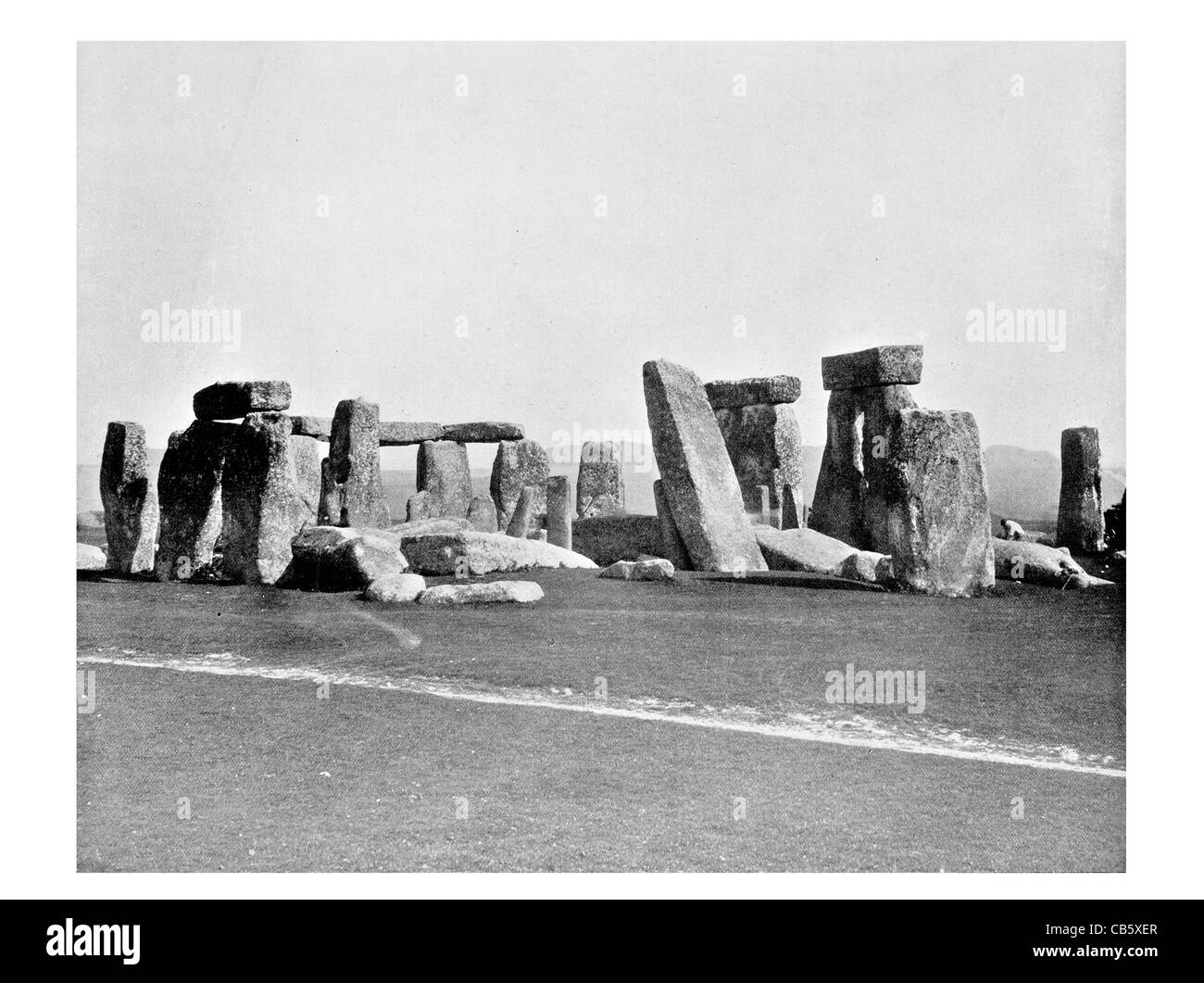 Stonehenge iconica preistorico monumento di pietra Wiltshire pietre permanente di lavori di sterro neolitico Età del Bronzo Inghilterra tumulo Foto Stock