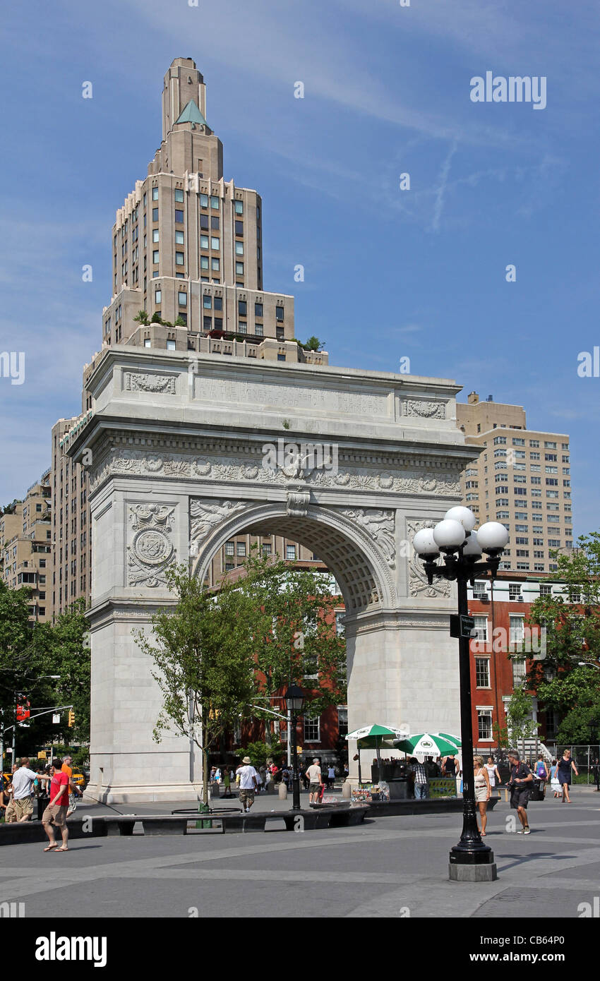 La città di New York e Washington Square Arch Foto Stock