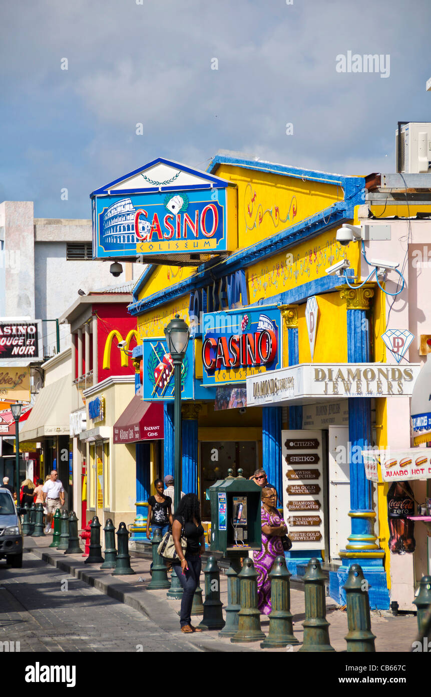 Philipsburg Front Street famosa dei Caraibi al duty free shopping district, St Maarten Foto Stock
