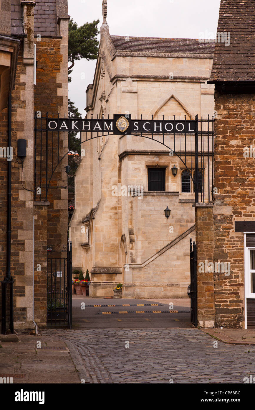 Oakham scuola privata ingresso e segno, oakham market place, Rutland, England, Regno Unito Foto Stock