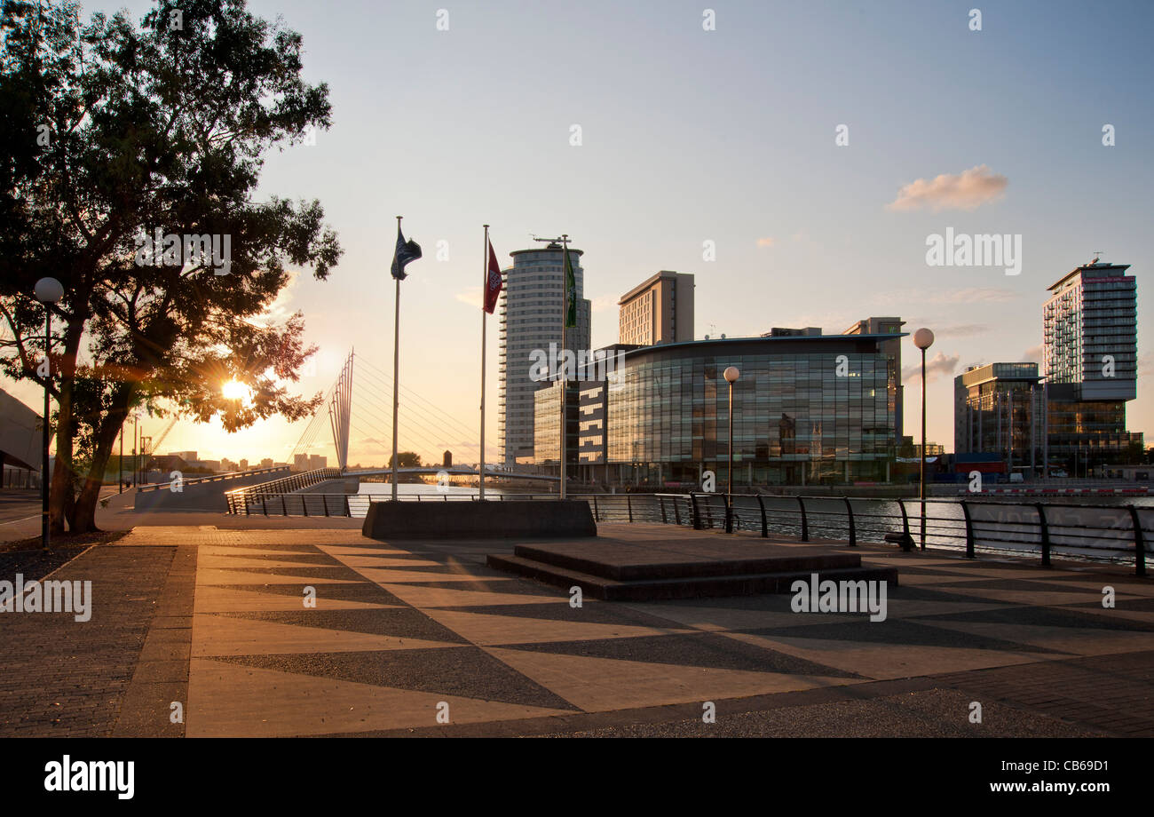 Vista serale di MediaCityUk dal Trafford Promenade, Salford Quays Foto Stock