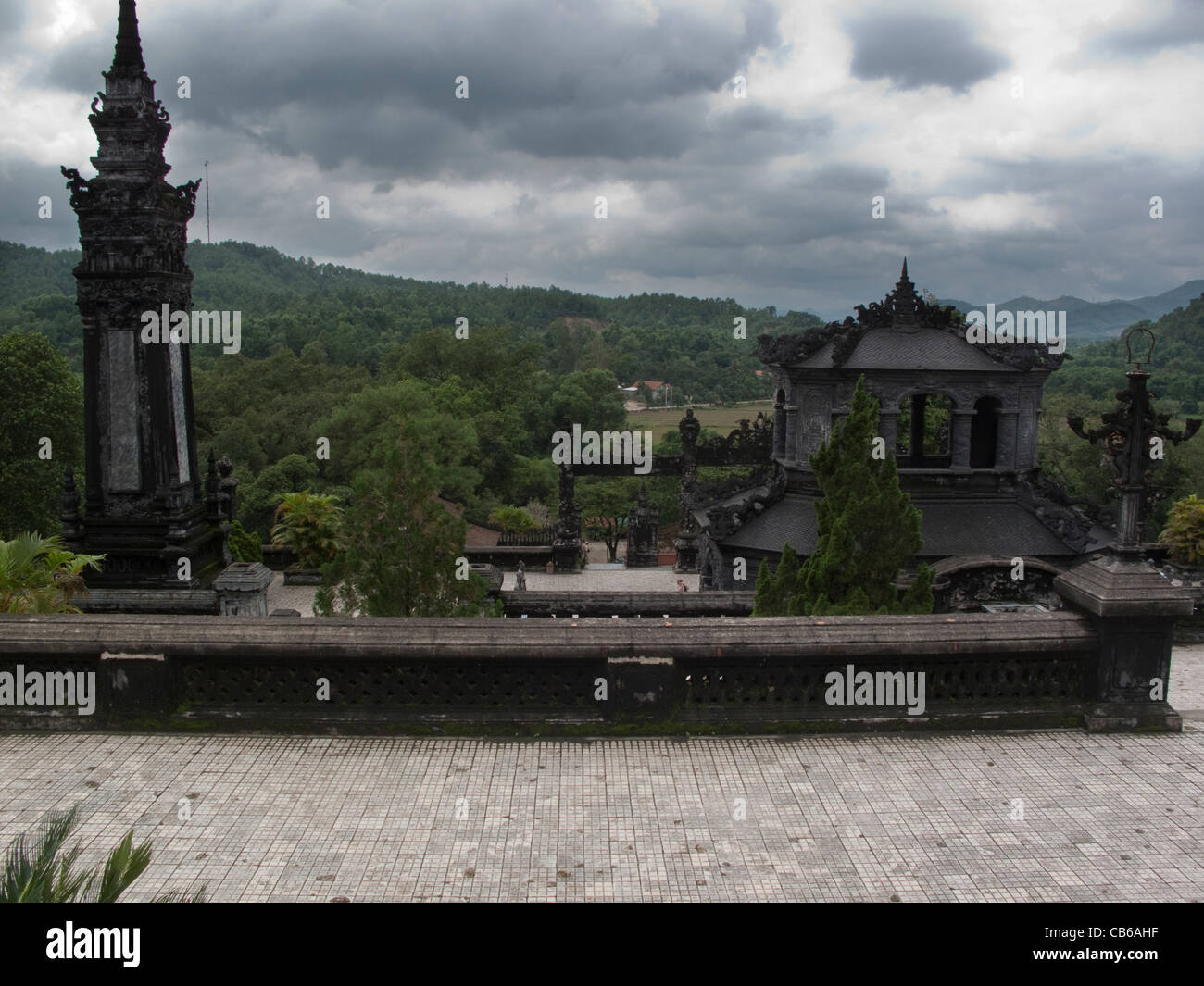 Khai Dinh tomba architettura barocca dalla dinastia Nguyen in tinta, Vietnam Foto Stock