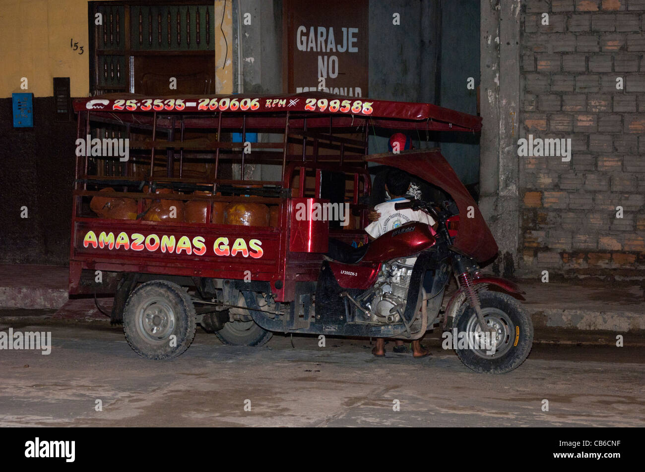 Amazon gas motore di consegna trike Loreto Amazon Foto stock - Alamy