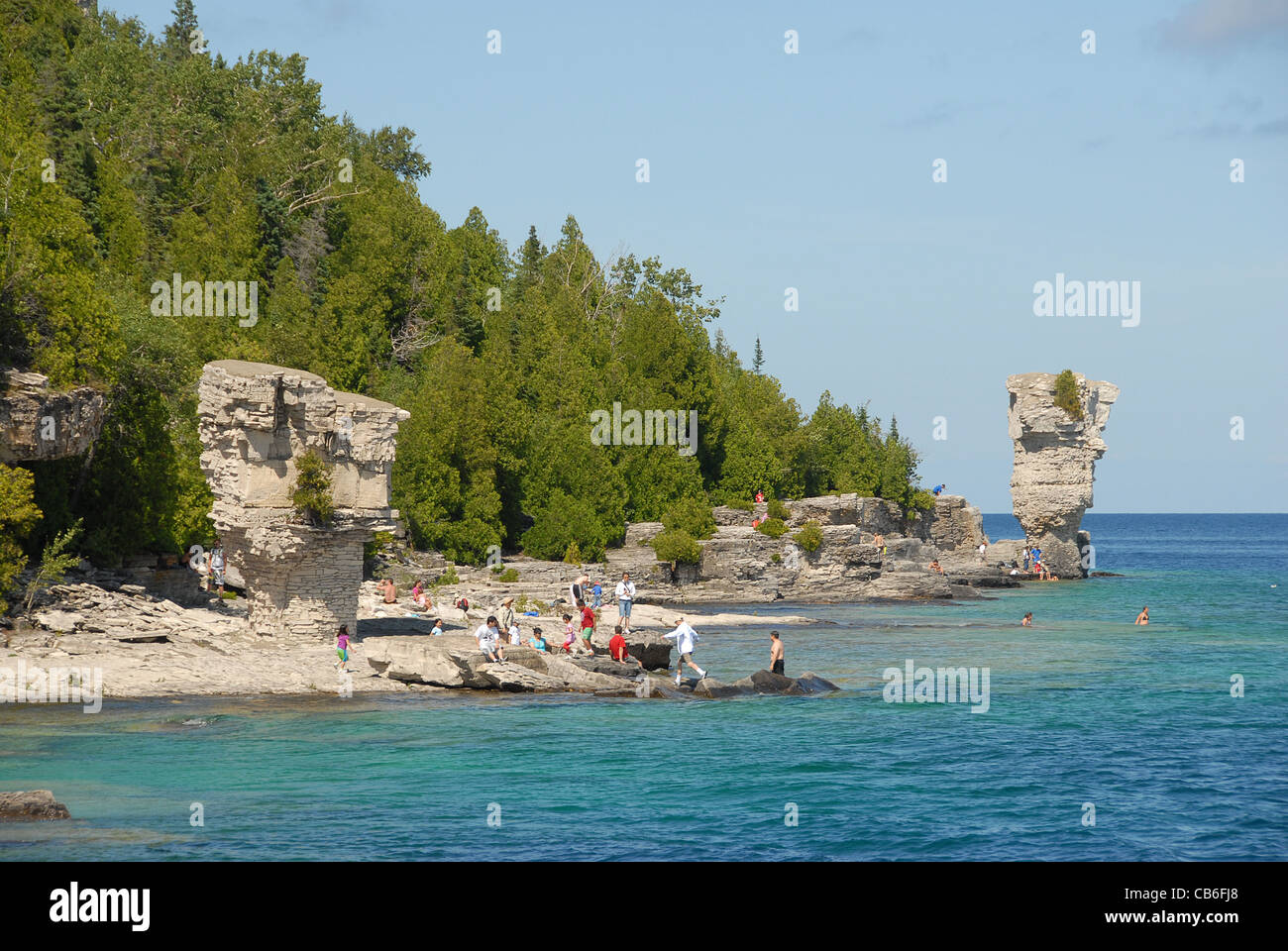 Pilastri roccioso del vaso isola in Fathom cinque National Marine Park vicino a Tobermory sulla penisola di Bruce, Georgian Bay, Ontario, Canada Foto Stock