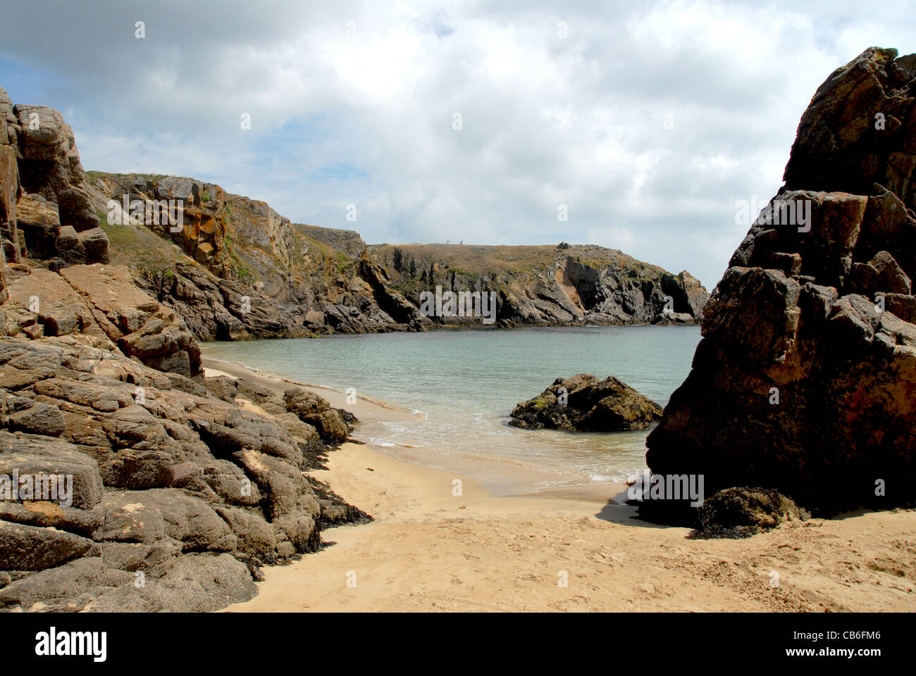 La spiaggia sabbiosa di Plage des Soux sulla costa selvaggia Côte Sauvage sull'atlantico francese isola Ile d'Yeu in Vandea Foto Stock
