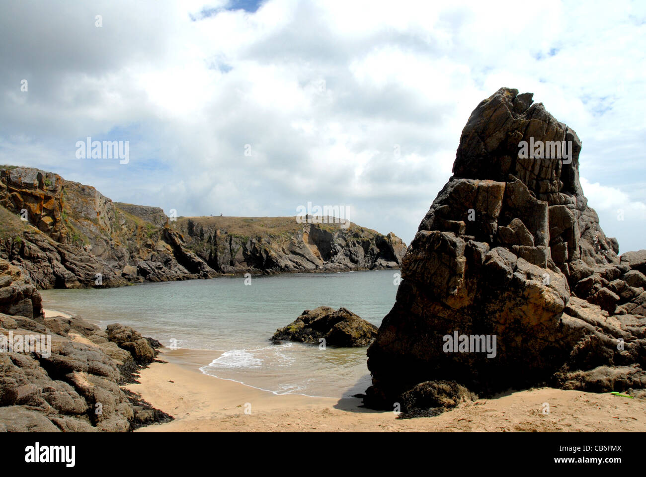 La spiaggia sabbiosa di Plage des Soux sulla costa selvaggia Côte Sauvage sull'atlantico francese isola Ile d'Yeu in Vandea Foto Stock