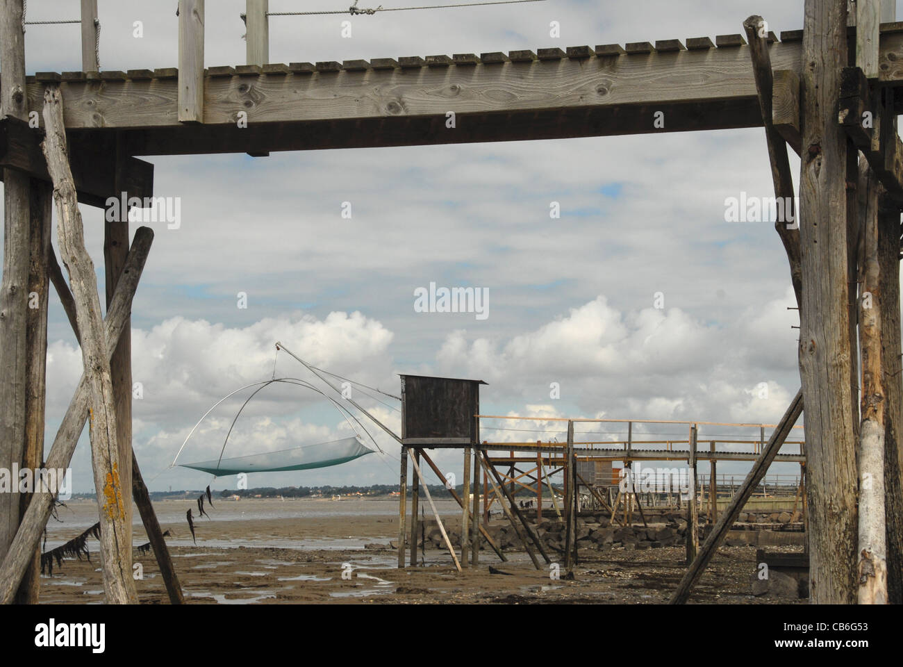 La pesca di capanne su palafitte alla Baie de Bourgneuf in Loire-Atlantique, Pays de la Loire, Francia Foto Stock