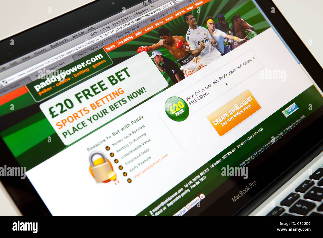 Paddy Power scommesse e gioco d'azzardo Sito Web screen shot della pagina web Foto Stock