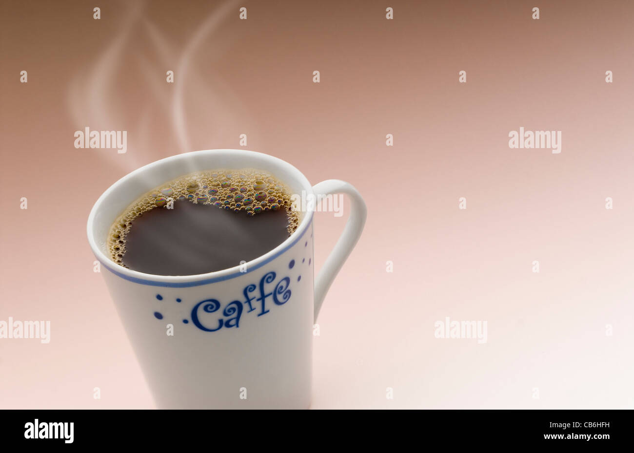 Una deliziosa tazza di caffè caldo e gustoso Foto Stock