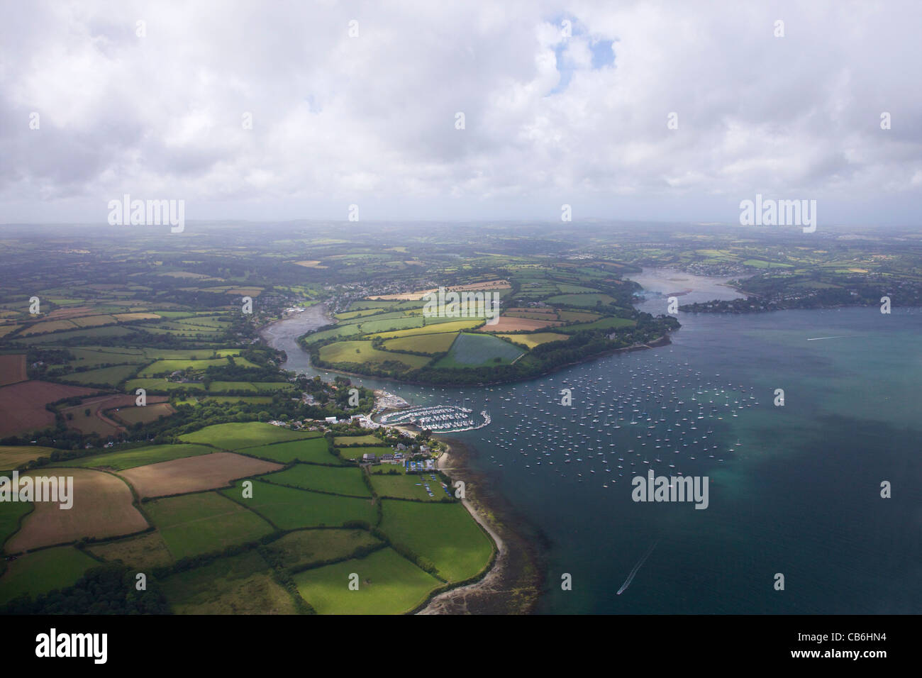 Vista aerea di Mylor yacht harbour, Falmouth estuario, in estate il sole, Cornwall, Southwest England, UK, Regno Unito GB Foto Stock