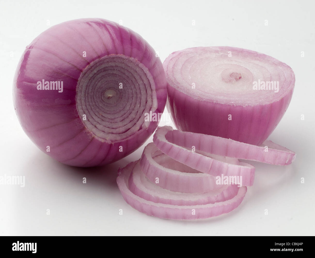 Fresche e gustose fette di anelli di cipolla Foto Stock