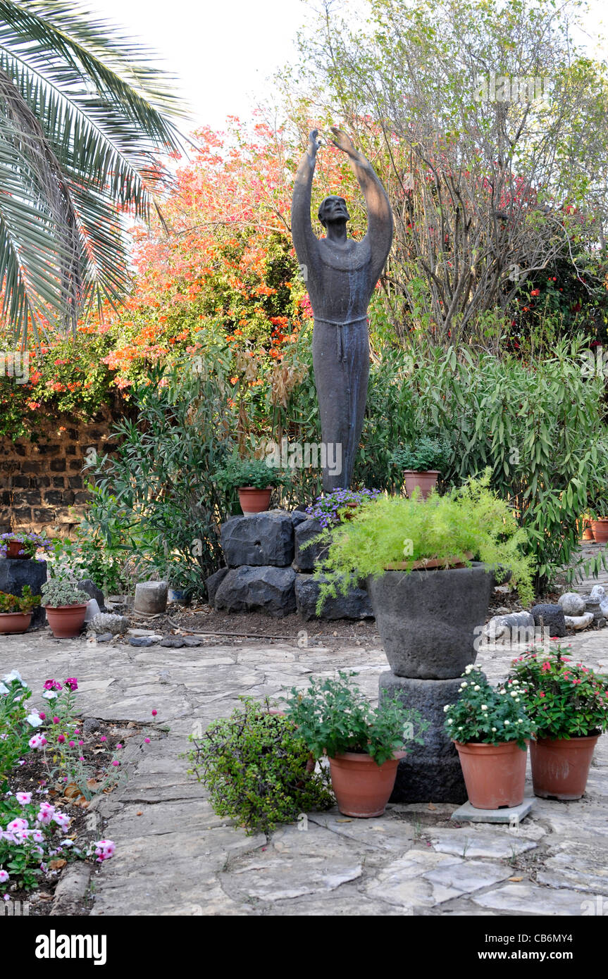 I francescani Monaco Statua in Capernaum Garden, la Galilea Israele,Asia, Medio Oriente Foto Stock
