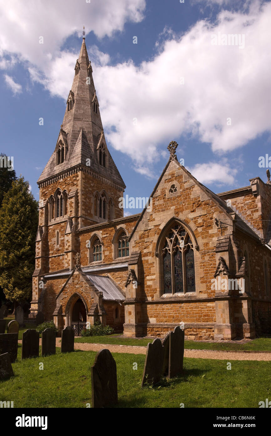 St James Chiesa e lapidi nel villaggio di Little Dalby, Leicestershire, England, Regno Unito Foto Stock