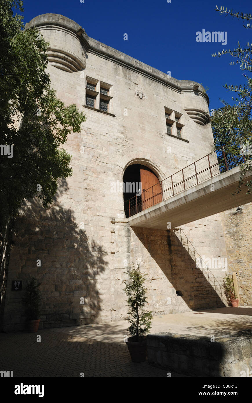 Il Gatehouse of le Pont d'Avignon (Ponte di Avignone), noto anche come il ponte St-Bénezet. Avignon Vaucluse Provence, Francia. Foto Stock