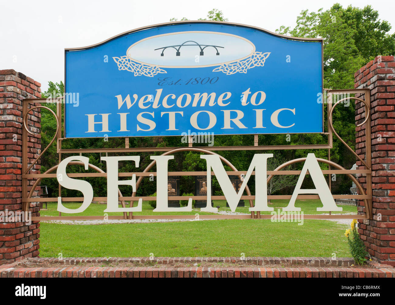 In Alabama, Selma, Benvenuti nella storica Selma (Alabama) firmano a monumenti di sfondo al leader del movimento per i diritti civili Foto Stock
