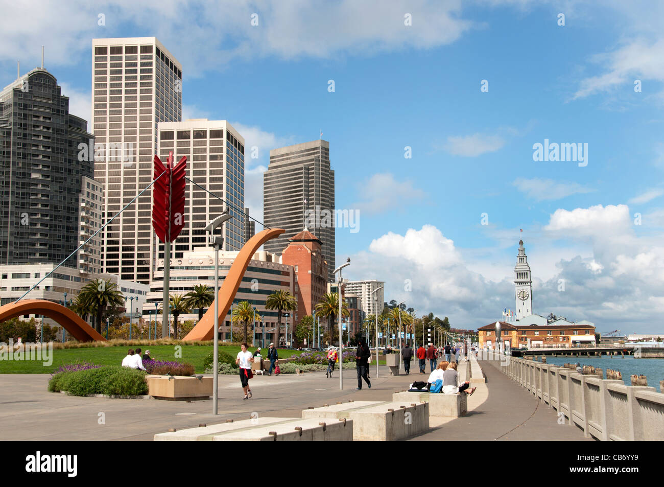 L'Embarcadero waterfront e il manto stradale dal Porto di San Francisco in California Foto Stock