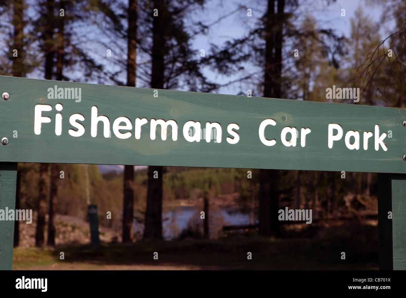 Fisherman's car park a Loch Achray nella foresta di Achray che è parte della Queen Elizabeth Forest Park nel Trossachs Foto Stock