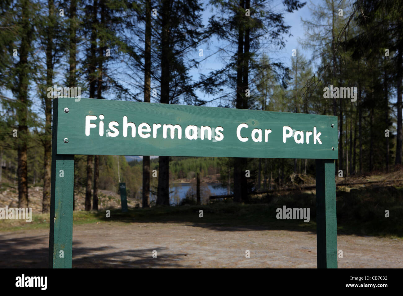 Fisherman's car park a Loch Achray nella foresta di Achray che è parte della Queen Elizabeth Forest Park nel Trossachs Foto Stock