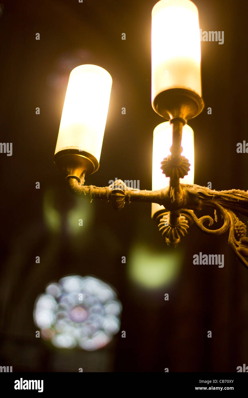 La luce nella cattedrale di Notre-dame, Parigi, Francia Foto Stock