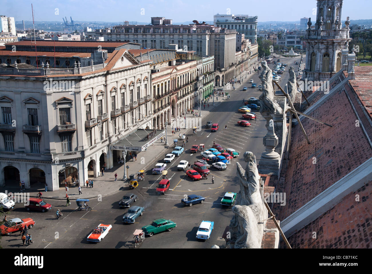 Vista dal tetto del Teatro Nacional de Cuba al Teatro Payret e il Paseo Marti, Havana (La Habana, Cuba Foto Stock