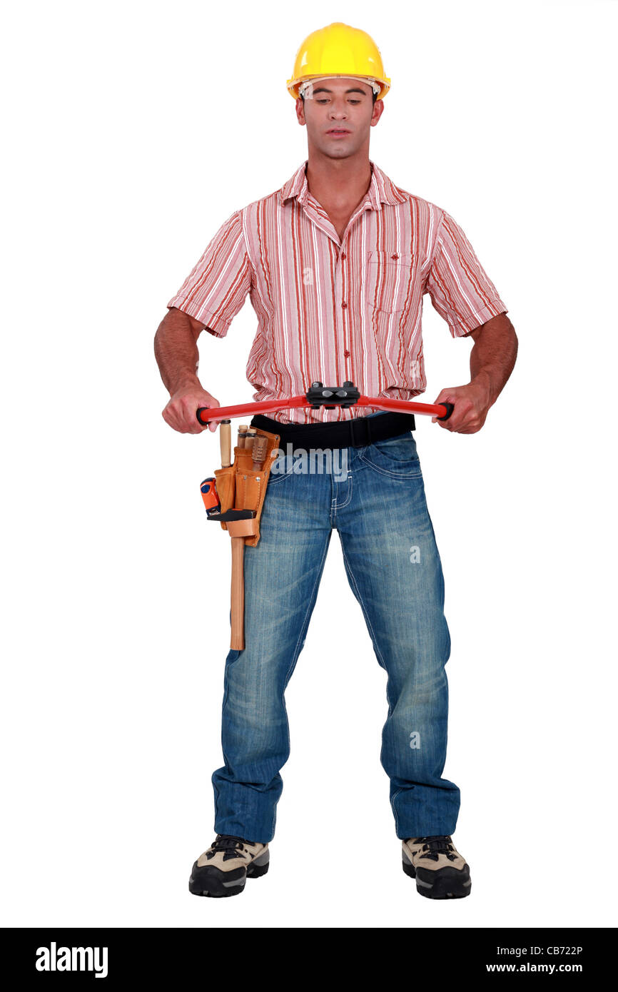 Lavoratore con una coppia di boltcutters Foto Stock