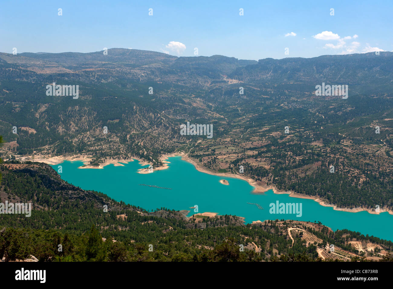 Vista panoramica della diga di Ermenek lago sul fiume Göksu Turchia Foto Stock