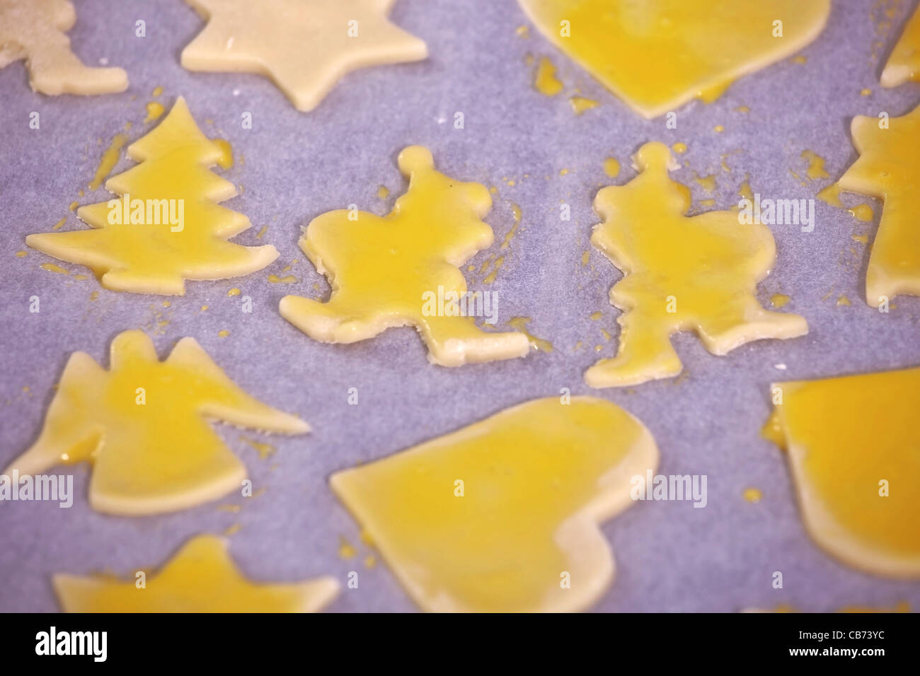 Plätchen crudi spazzolato con tuorlo d'uovo Foto Stock