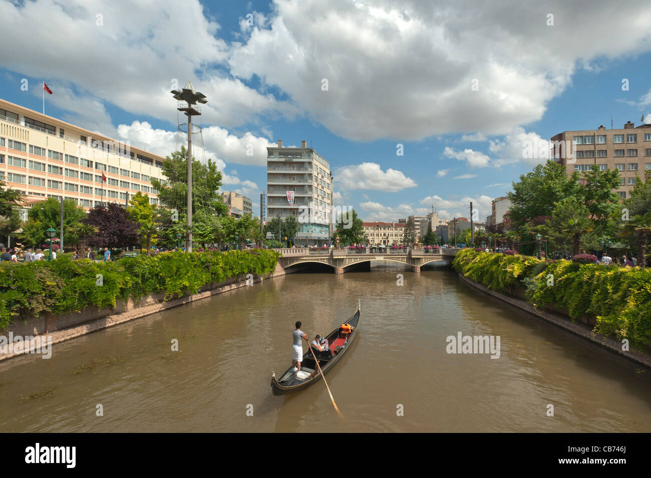 Fiume Porsuk e Eskisehir scena cittadina della Turchia Foto Stock