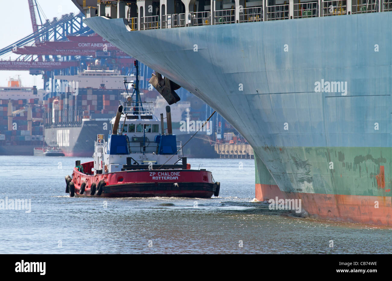 Contenitore nave al porto di Amburgo, Germania Foto Stock