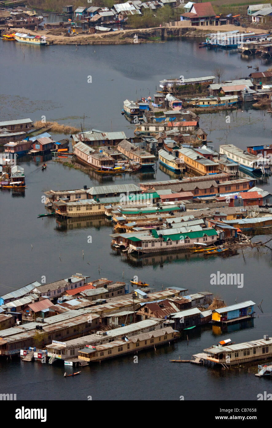 Le case galleggianti in Dal Lago di Srinagar Kashmir India Foto Stock