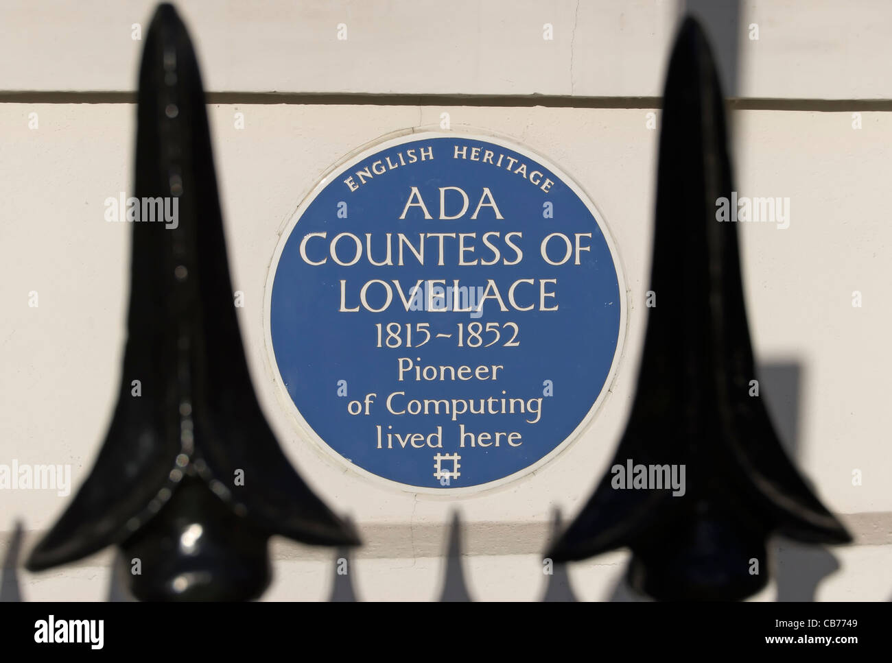 Targa blu contrassegno di una casa del XIX secolo computer pioneer ada contessa di lovelace, St James's Square, Londra, Inghilterra Foto Stock