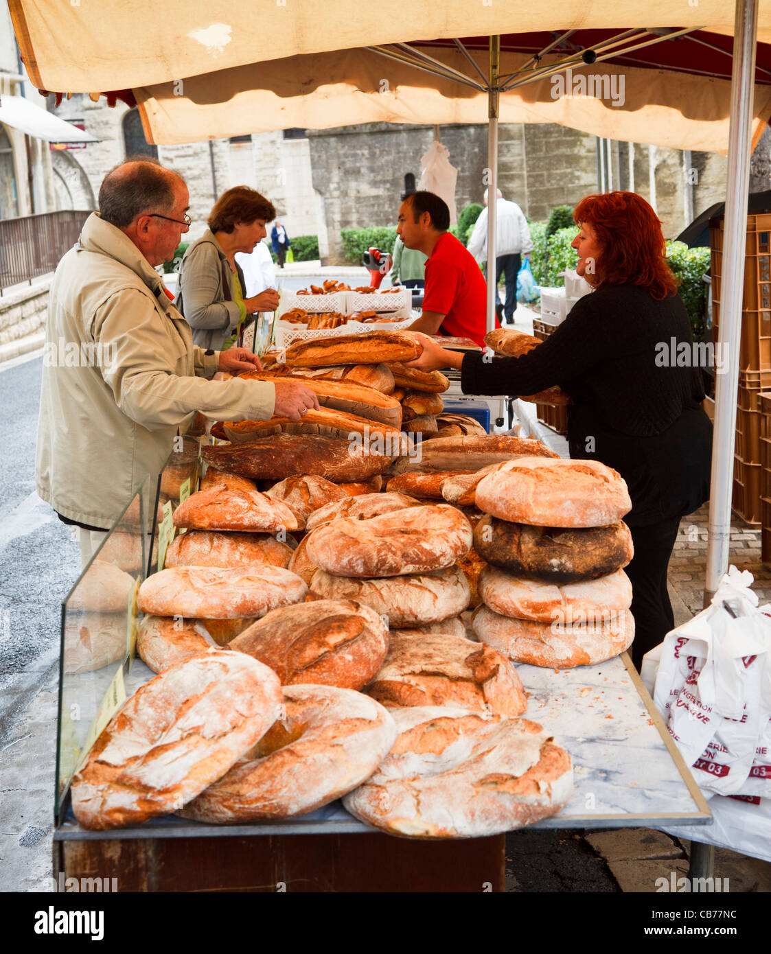 Il pane su un mercato in stallo a Perigueux mercato, Dordogne, Francia Foto Stock