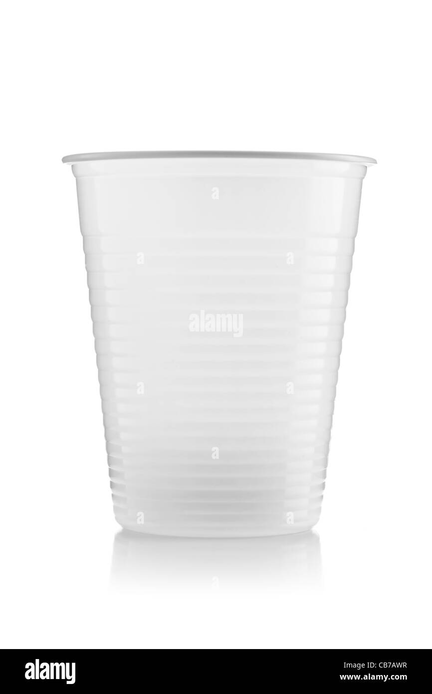 Plastica riciclabile tazza isolata su sfondo bianco Foto Stock