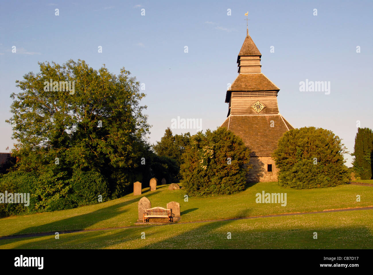 Chiesa di Santa Maria orologio del campanile separato Pembridge Herefordshire England Regno Unito Foto Stock