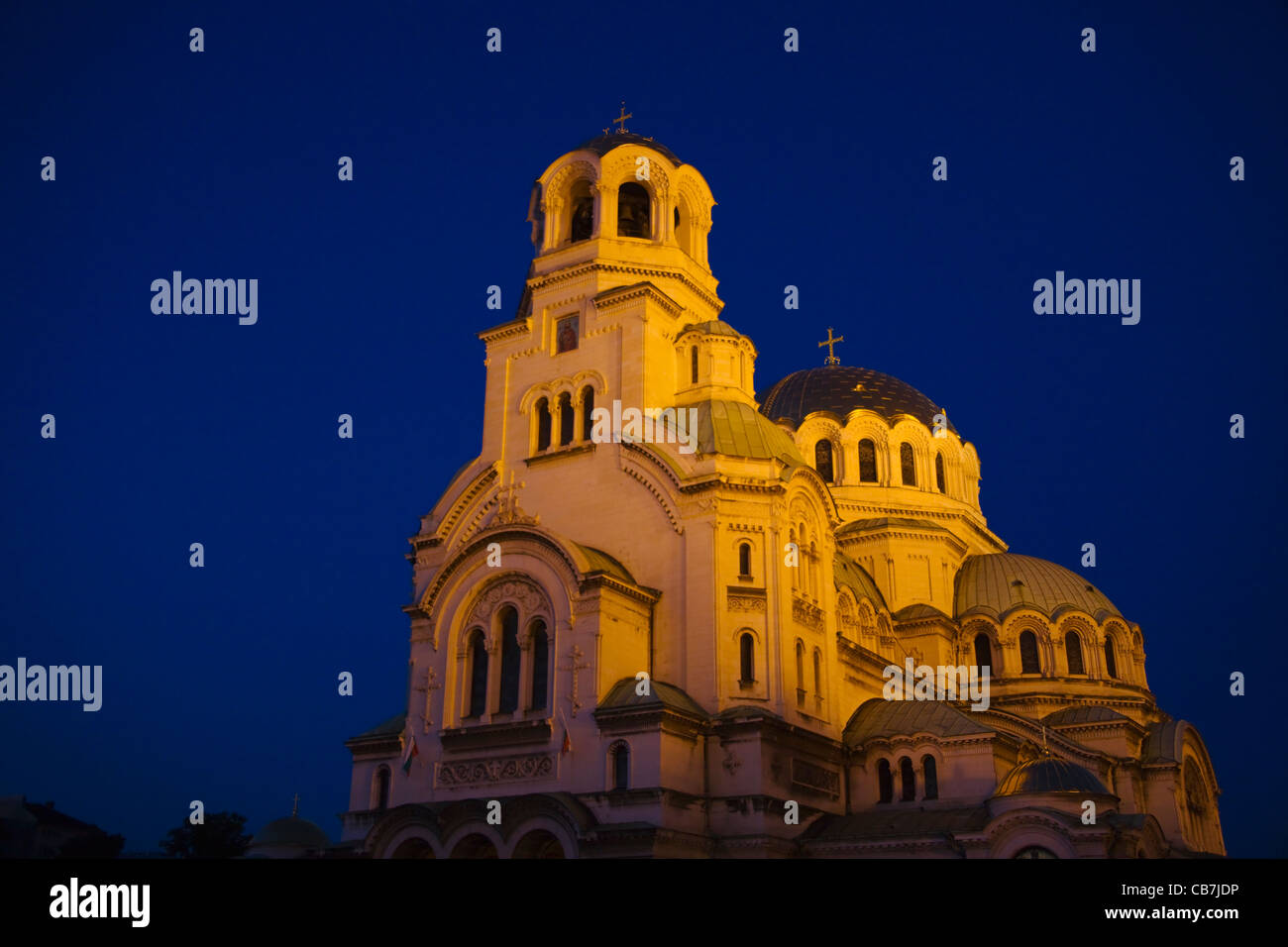 Vista notturna della cattedrale Alexander Nevski, Sofia, Bulgaria Foto Stock
