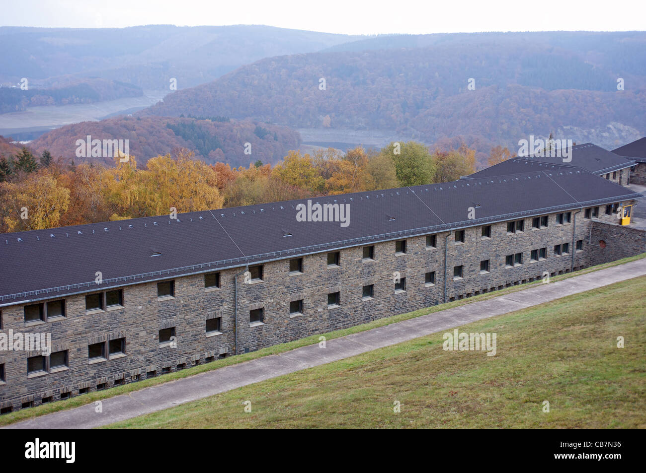 Solidarietà-case a Ordensburg Vogelsang, ex-nazista training camp, Renania settentrionale-Vestfalia (Germania). Foto Stock