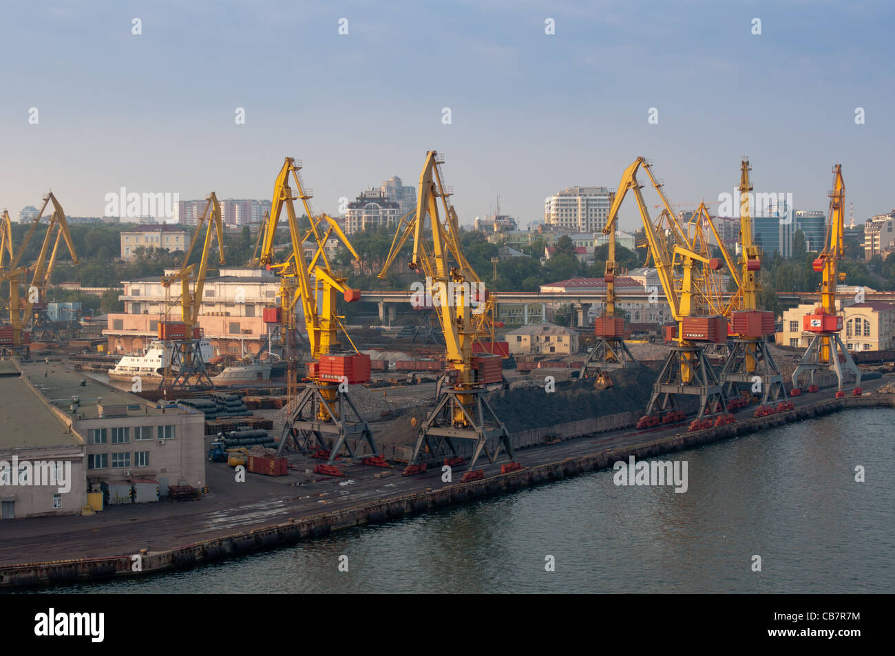 Industria pesante a Odessa la porta. L'Ucraina. Foto Stock