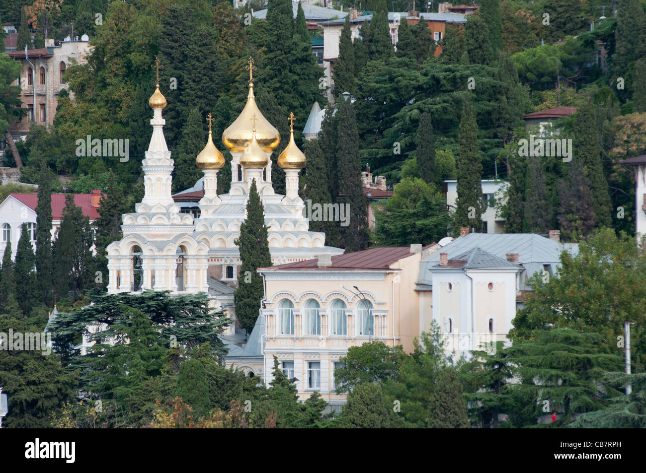 Alexander Nevski chiesa vista dal mare, Yalta, Crimea, Ucraina. Foto Stock