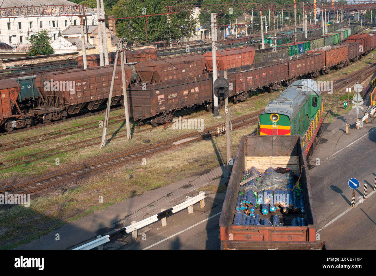 I treni merci nella città di Odessa, Ucraina. Foto Stock