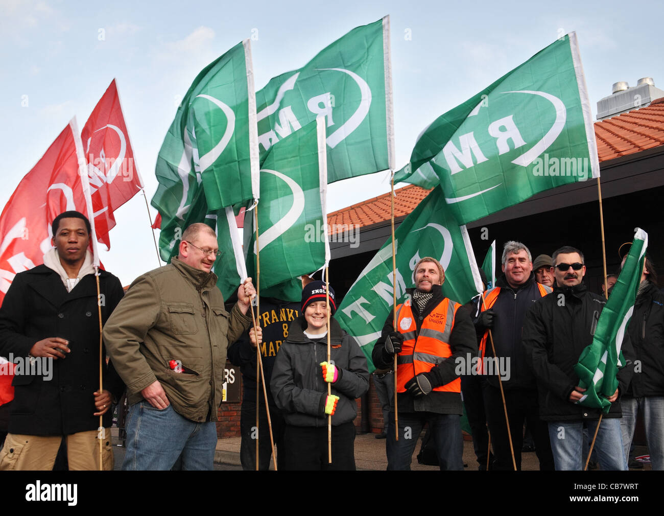 Banner/bandiere della RMT, giornata di azione della TUC a Gateshead, Inghilterra nord-orientale, Regno Unito Foto Stock
