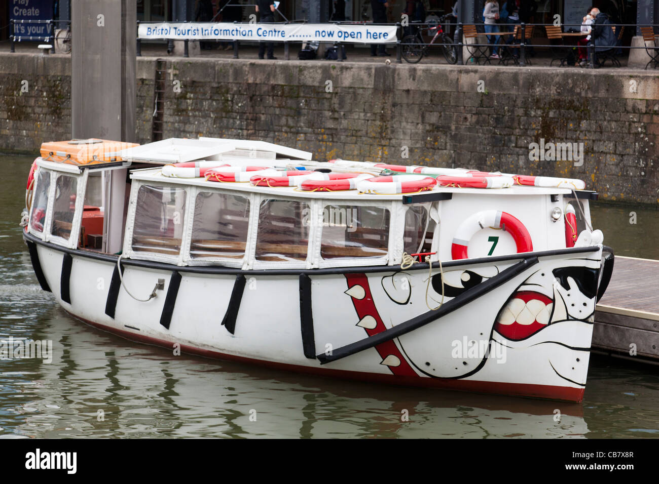 Barca con un bulldog faccia dipinta sulla parte anteriore, Bristol. Foto Stock