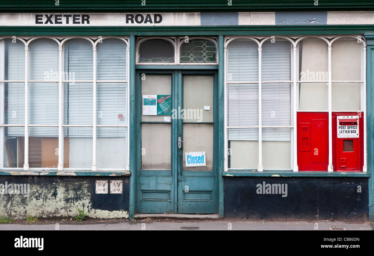 Il vecchio ufficio postale chiuso sotto il governo britannico tagli in 2009, Crediton, Devon, Inghilterra Foto Stock