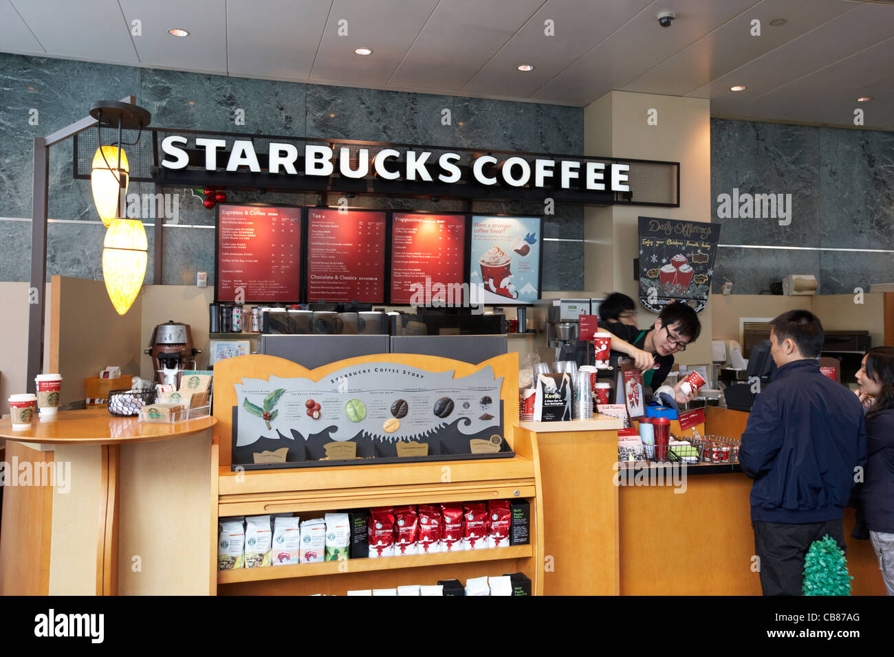 Starbucks Coffee shop in un edificio per uffici di Hong Kong Island, RAS di Hong Kong, Cina Foto Stock