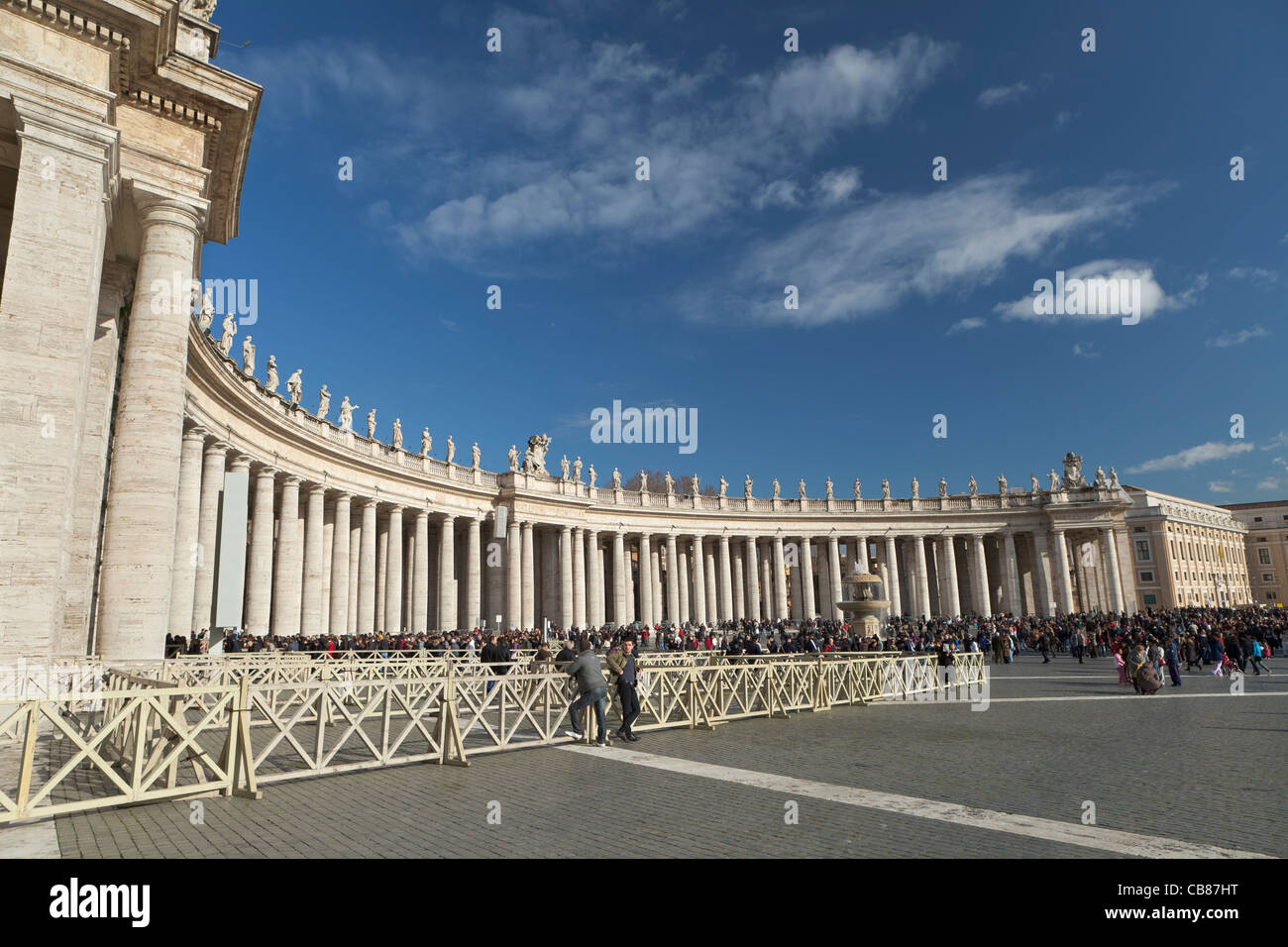 Piazza San Pietro, colonnato, Città del Vaticano, Roma, Italia Foto Stock
