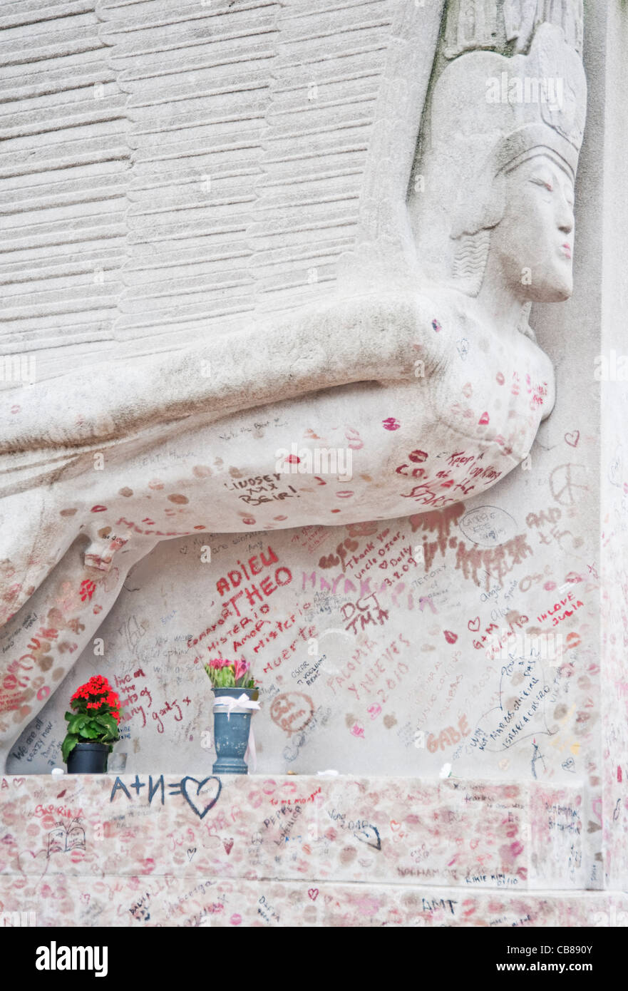 Tomba di Oscar Wilde al cimitero di Père Lachaise cimitero Foto Stock