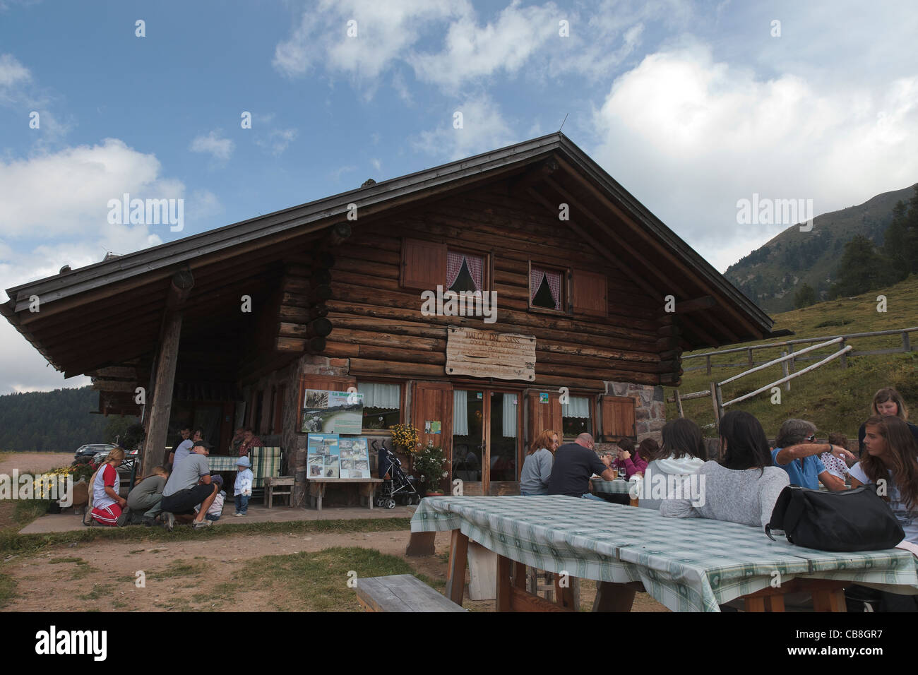 Alto rifugio di montagna, Trentino Foto Stock